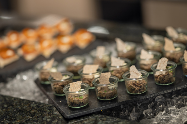 HX Hurtigruten Expeditions MS Spitsbergen Aune Restaurant 13 ©Espen Mills.jpg